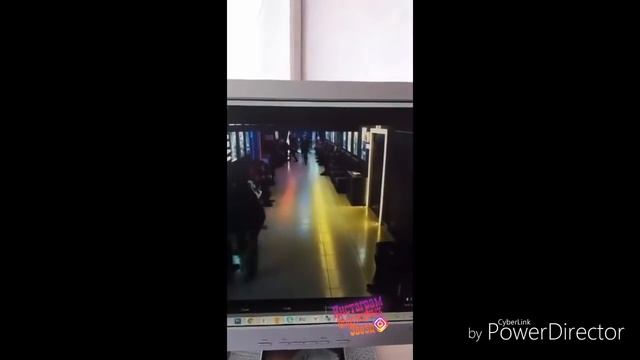 Игорь Востриков показал видео с камер из прохода в кинотеатр Зимней Вишни. Про травлю в интернете смотреть онлайн