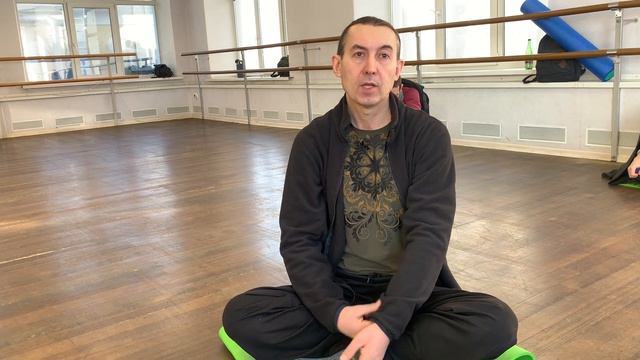 Иногда мы осознаем что испытываем не свои чувства. смотреть онлайн