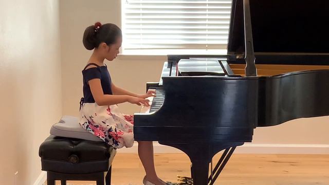 Bartok Sonatine by Angelina Chen K смотреть онлайн