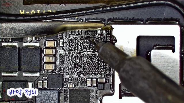 충전독 부식 되어 충전칩까지 망가진 프로5 수리 ipad pro5 c controler ic repair смотреть онлайн