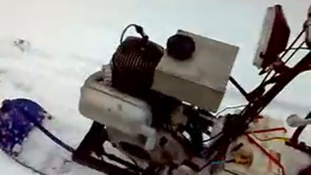 Самодельный снегоход (запуск).avi смотреть онлайн