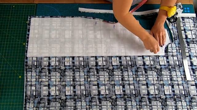 Теплое платье из ангоры с воротником Шарфом. Моделирование и раскрой платья без вытачек.mp4