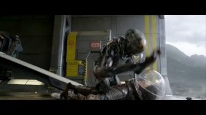 Интересный и страшноватый момент из фильма "Прометей" (2012) когда их коллега превратится в чудовищ