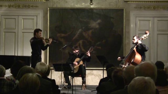 Pablo de Sarasate: Zigeunerweisen / Gypsy Airs | Astor Trio смотреть онлайн
