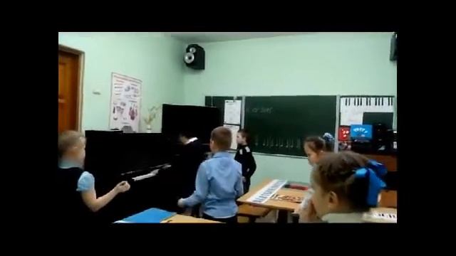 Урок сольфеджио в подготовительном классе. Усвоение понятий метр и ритм.