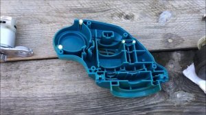 Makita Dur181 2.5 года, разбор редуктора.