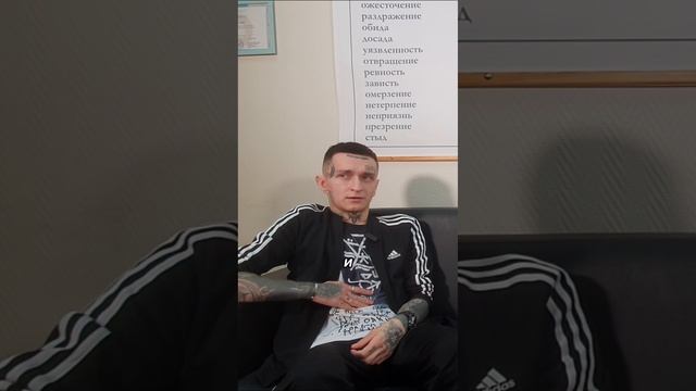 Начал рано уходить из дома и стал употреблять