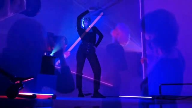 Зал Циклорама фотостудии PRIME studios. Съемка со светодиодными трубками. смотреть онлайн