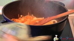 Толстолоб тушеный с овощами