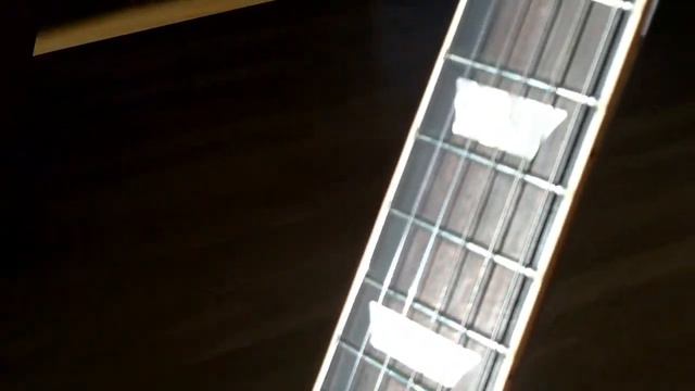 Left-handed Gibson SG with Bigsby смотреть онлайн