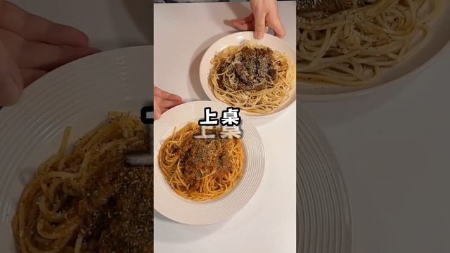 在家就能為女友做超適合冬天的低脂版豆乳火鍋！ 香醇濃鬱的豆香搭配蔬菜丸子，實在是太好吃了#豆乳火鍋 #郭師傅與單大廚 #糊弄女朋友美食 смотреть онлайн