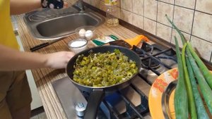 Жареные луковые стрелки. Очень вкусно!!!