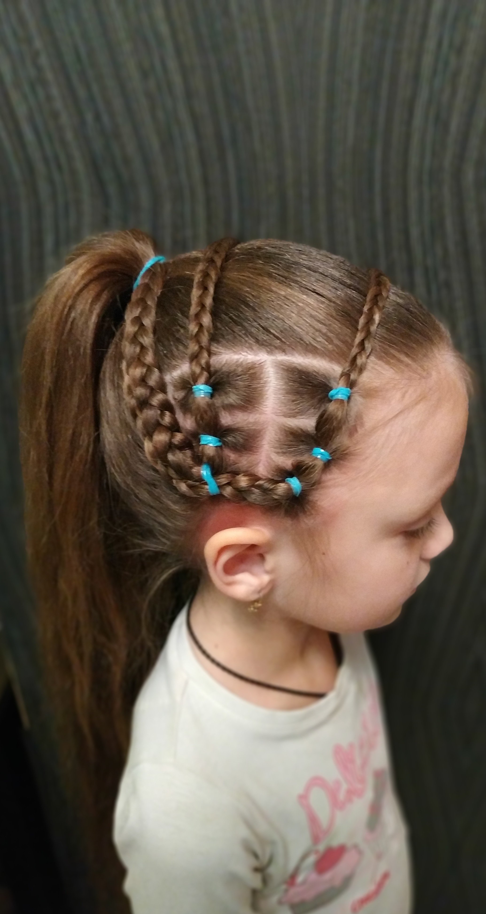 Красивая причёска.