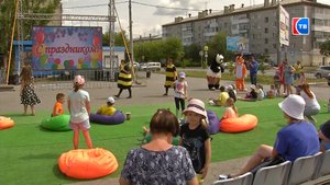 Фестиваль уличного кино под открытым небом в Серове