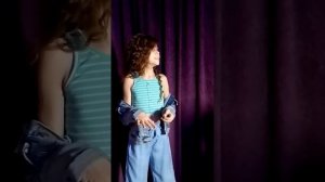 Скетч. Та самая девка которая думает что за ней все повторяют.