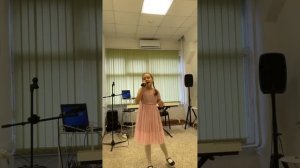 Песня "Стала старше" (Wiki show)  - исполняет Батурина Елизавета, 9 лет.