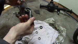 Как снять задний маятник на квадроцикле Хаммер250 (размеры подшипников и манжет)