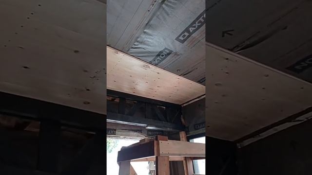 Современный каркасный дом. Обшивка потолка досками смотреть онлайн