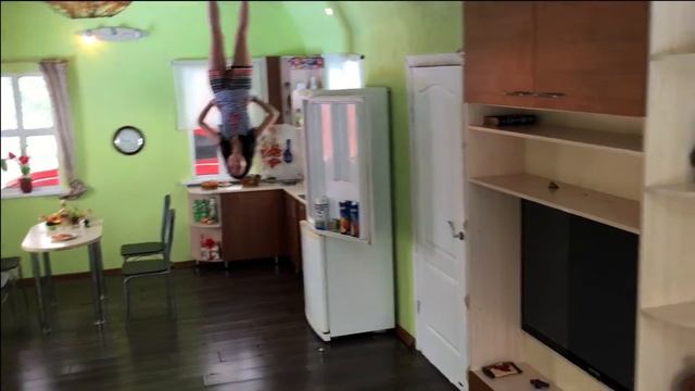 VLOG YALTA-ЯЛТА| СКУТЕР| ОТРЯД САМОУБИЙЦ| ДОМ ВВЕРХ ДНОМ смотреть онлайн