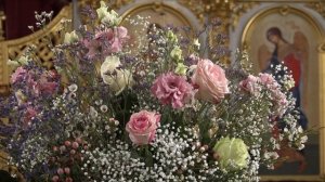 Пластиковые или живые цветы в память об усопших. Призыв проявить экосознание