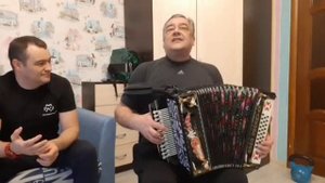 Поет и играет Дмитрий Коняшкин