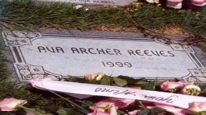 Актёр голливуда Киану Ривз ездит в метро и делит обед с бездомными.
