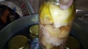 # Тушёнка из курицы в кастрюле..mp4