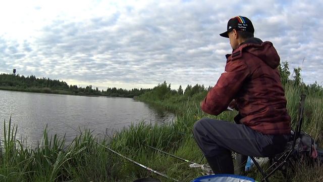 Рыбалка на поплавок. Рыбалка утром, клёв плотвы на озере. И ПЛЮС БОНУС. смотреть онлайн