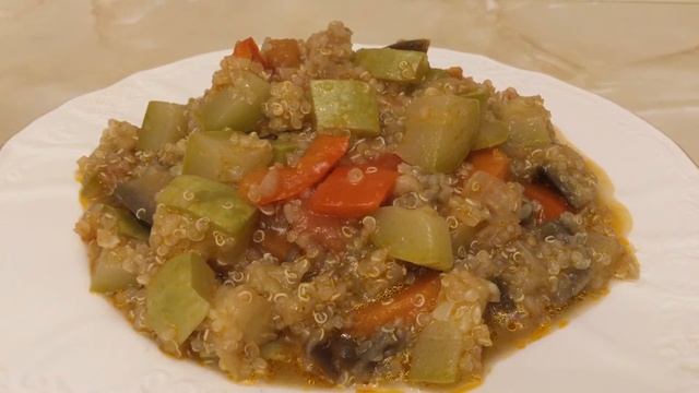 Овощное рагу с киноа. Веганский рецепт. Полезная еда быстро и легко. Москва. 15.08.22г.