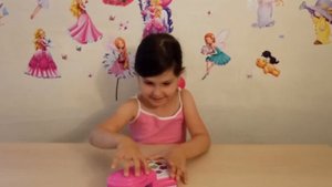 Набор детской косметики Винкс.  Девочка красится. Winx makeup set