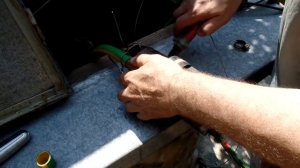 Латунная проволока вместо обжимного хомута для насоса