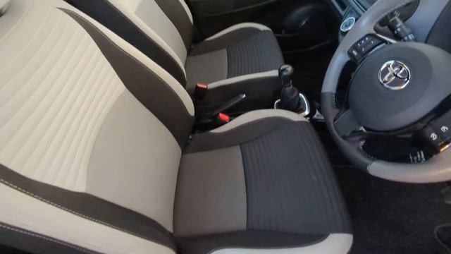 Toyota 2016(66) Yaris 1.33 Dual VVT-i Design Euro 6 5dr смотреть онлайн