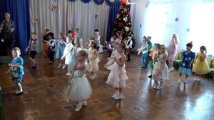 Новый год дед мороз и внучка