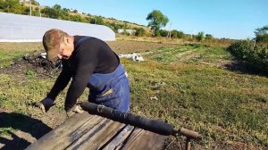 Как быстро смотать мульчирующую пленку с грядки