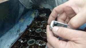 Рассухаривание клапанов ДВС 2AZ-FXE без снятия ГБЦ (отрывок)