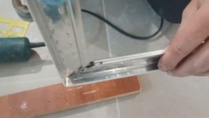 Потолок Армстронг, установка своими руками. Первый опыт с установкой вертикальной перегородки.