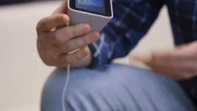 Lenovo made a great tiny home hub and Alexa tablet смотреть онлайн