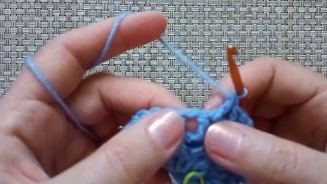 МК классический берет рельефным узором крючком