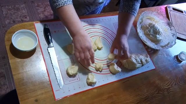 Вкусные булочки из дрожжевого теста, два вида булочек