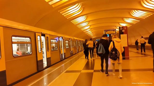 81-760/761 на станции "Улица Академика Янгеля" смотреть онлайн