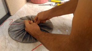 Натягиваем кожей барабан Джембе.