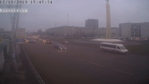 В Липецке на площади Победы столкнулись автобус и иномарка