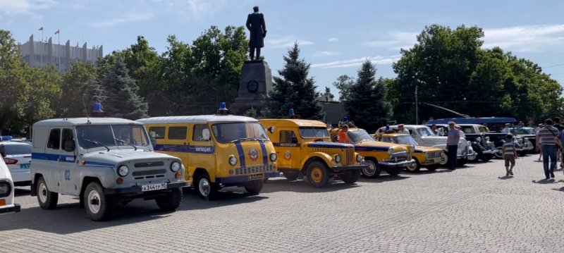 2021_07_03_В Севастополе на главной городской площади наградили лучших сотрудников Госавтоинспекции