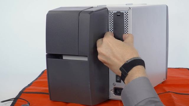 How to Install a Connectivity Card on a Zebra ZT231 смотреть онлайн