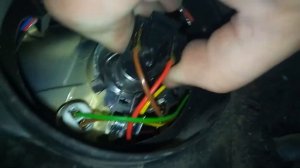 Fiat fiorino/qubo | Citroen Nemo | Peugeot Bipper замена лампы поворотника в передней фаре.