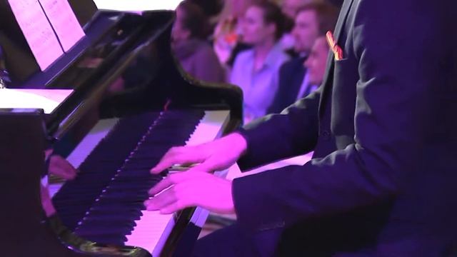 Алексей Игудесман, Илья Гиндин и оркестр ТЕРЕМА - Маленькая еврейская песенка смотреть онлайн