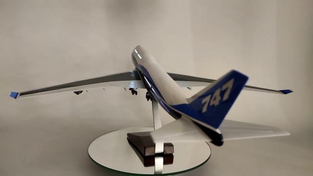 Модель самолета Boeing 747 Заводской 1:160 (с подсветкой салона) смотреть онлайн