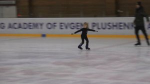 Евгений Плющенко тренирует Александра Плющенко. Работа над скольжением (с грузами)