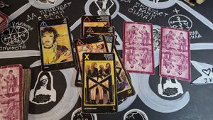 ДУМАЕТ ЛИ ОН О ВАС В ТАЙНЕ ОТ ВСЕХ? ТАРО