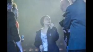 первый выход на сцену ТИНЫ КАРОЛЬ ПОСЛЕ СМЕРТИ МУЖА
